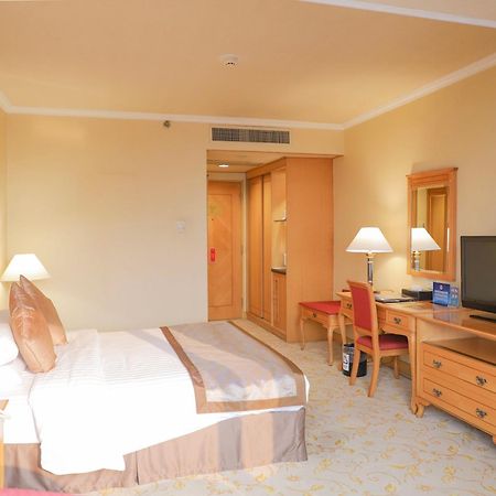 Beijing New Century Hotel Bagian luar foto