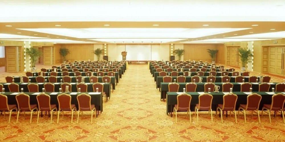 Beijing New Century Hotel Bagian luar foto
