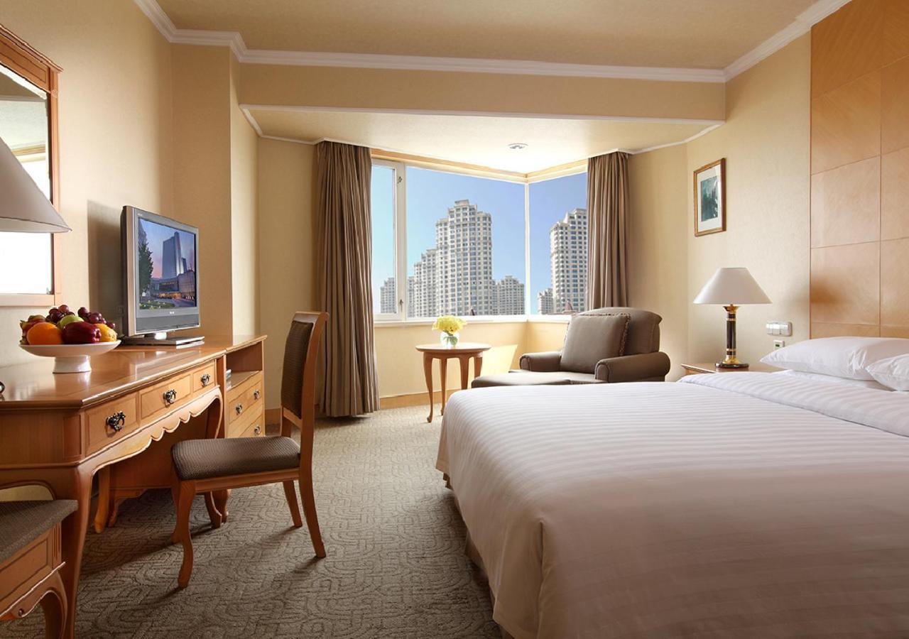 Beijing New Century Hotel Bagian luar foto
