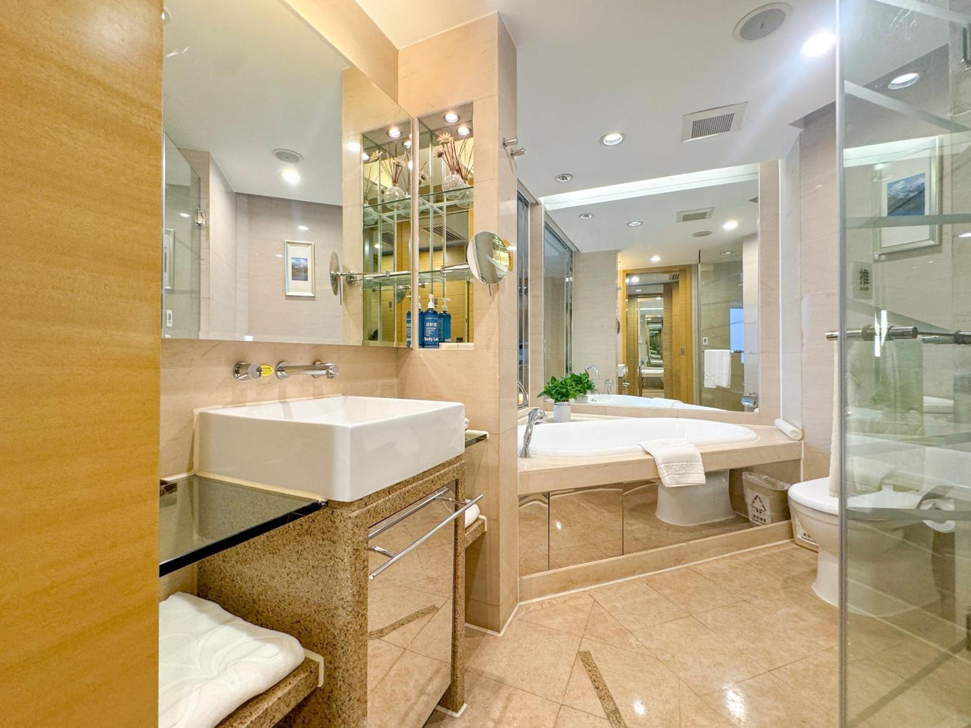 Beijing New Century Hotel Bagian luar foto