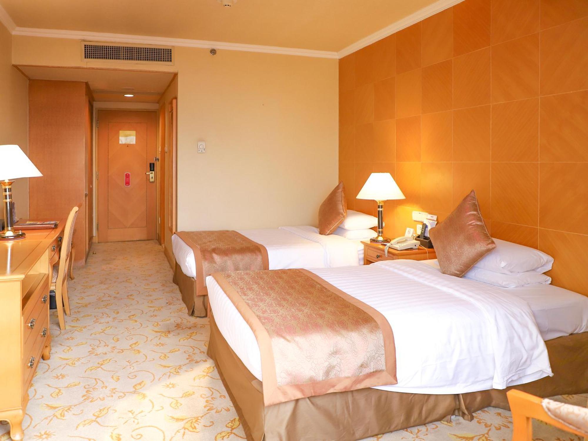 Beijing New Century Hotel Bagian luar foto