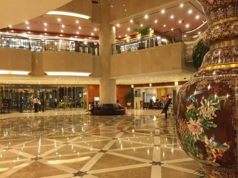 Beijing New Century Hotel Bagian luar foto