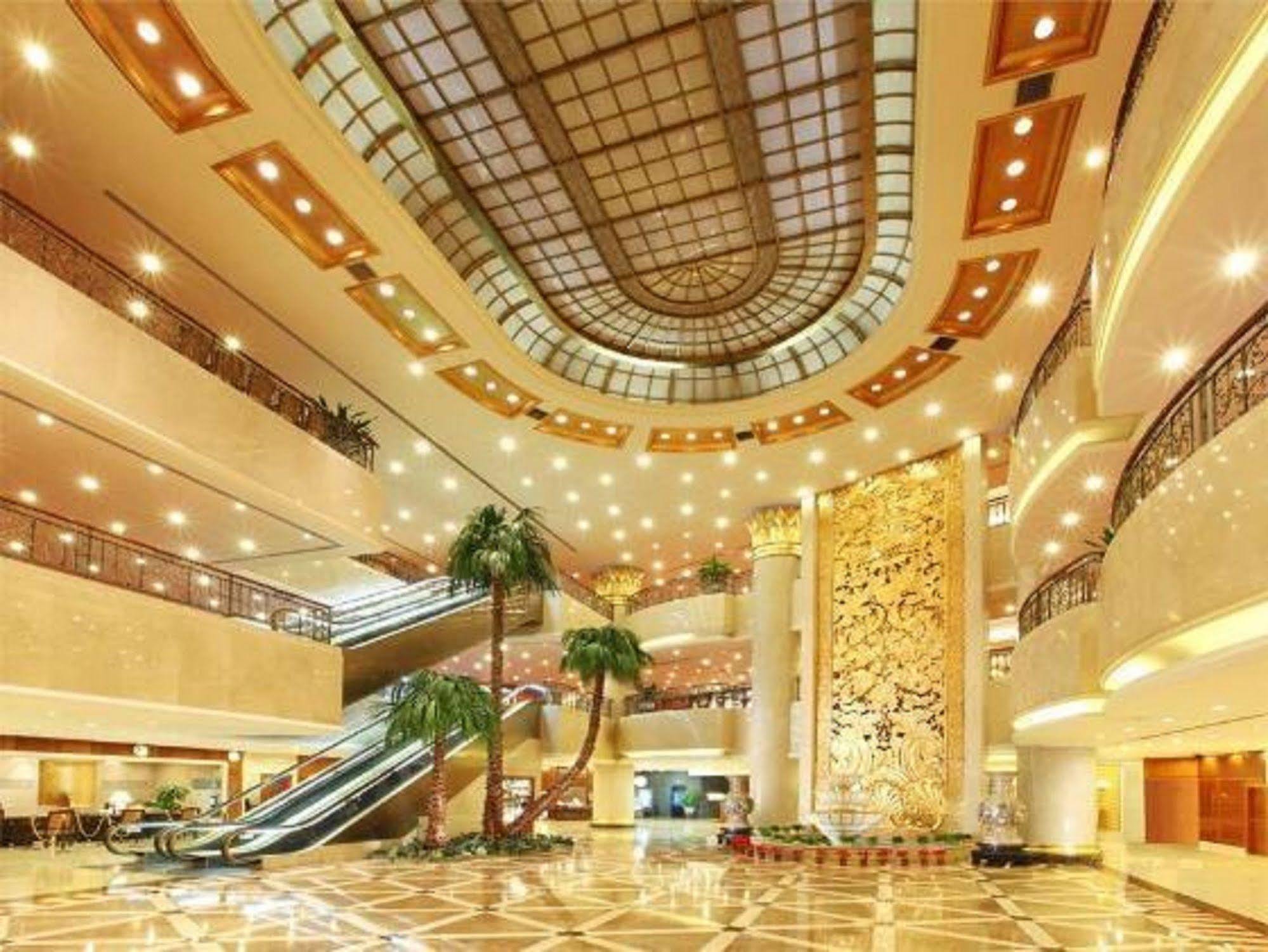 Beijing New Century Hotel Bagian luar foto