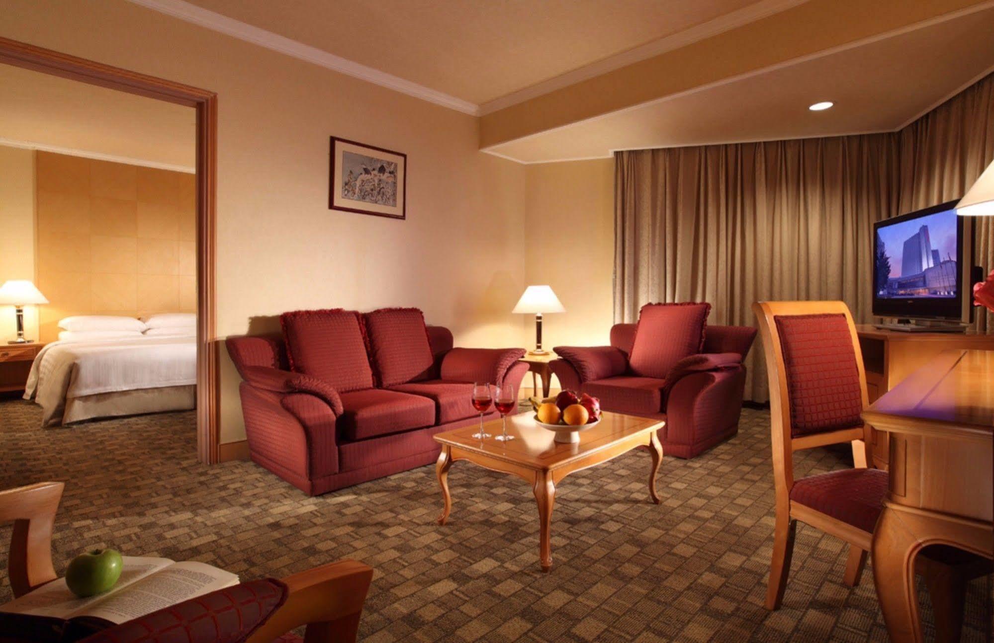 Beijing New Century Hotel Bagian luar foto
